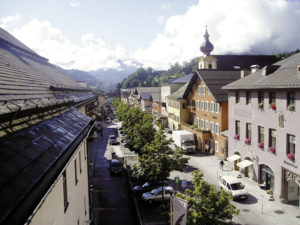 Der historische Ortskern von Werfen, ganz rechts der „Brennhof“, im dem sich heute das Gemeindeamt befindet. © Marktgemeinde Werfen