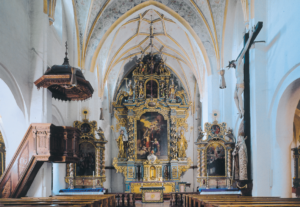 Die Klosterkirche mit dem barocken Hochaltar © C. Soika