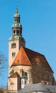 Die Stadtpfarrkirche und ehem. Stiftskirche Mariae Himmelfahrt in Salzburg-Mülln © Verlag St. Peter