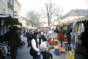 Der Fastenmarkt in Straßwalchen heute. © H. Schopf, SLA, Fotos. F 3845; Repro SLA)